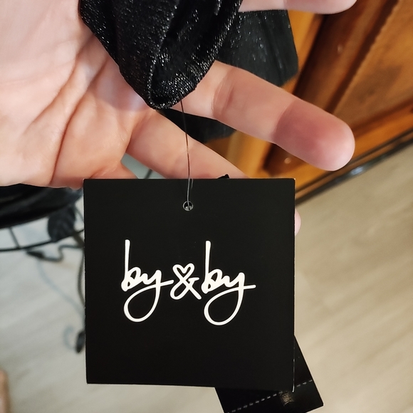 Beautiful Off the shoulder sweater so soft - Picture 5 of 6